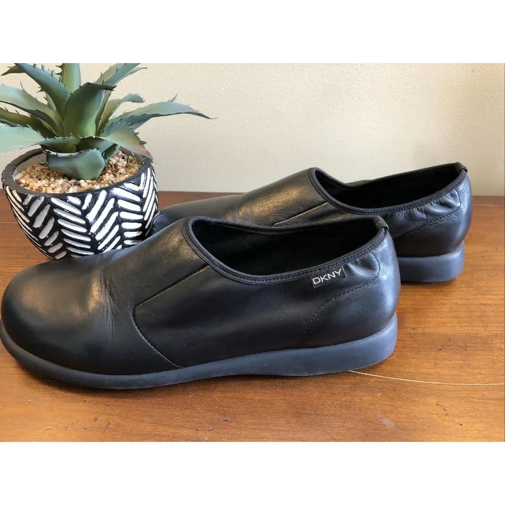 Donna Karan DKNY Womens 10 Black Loafers Slip On Shoes Hipster Minimalist Career